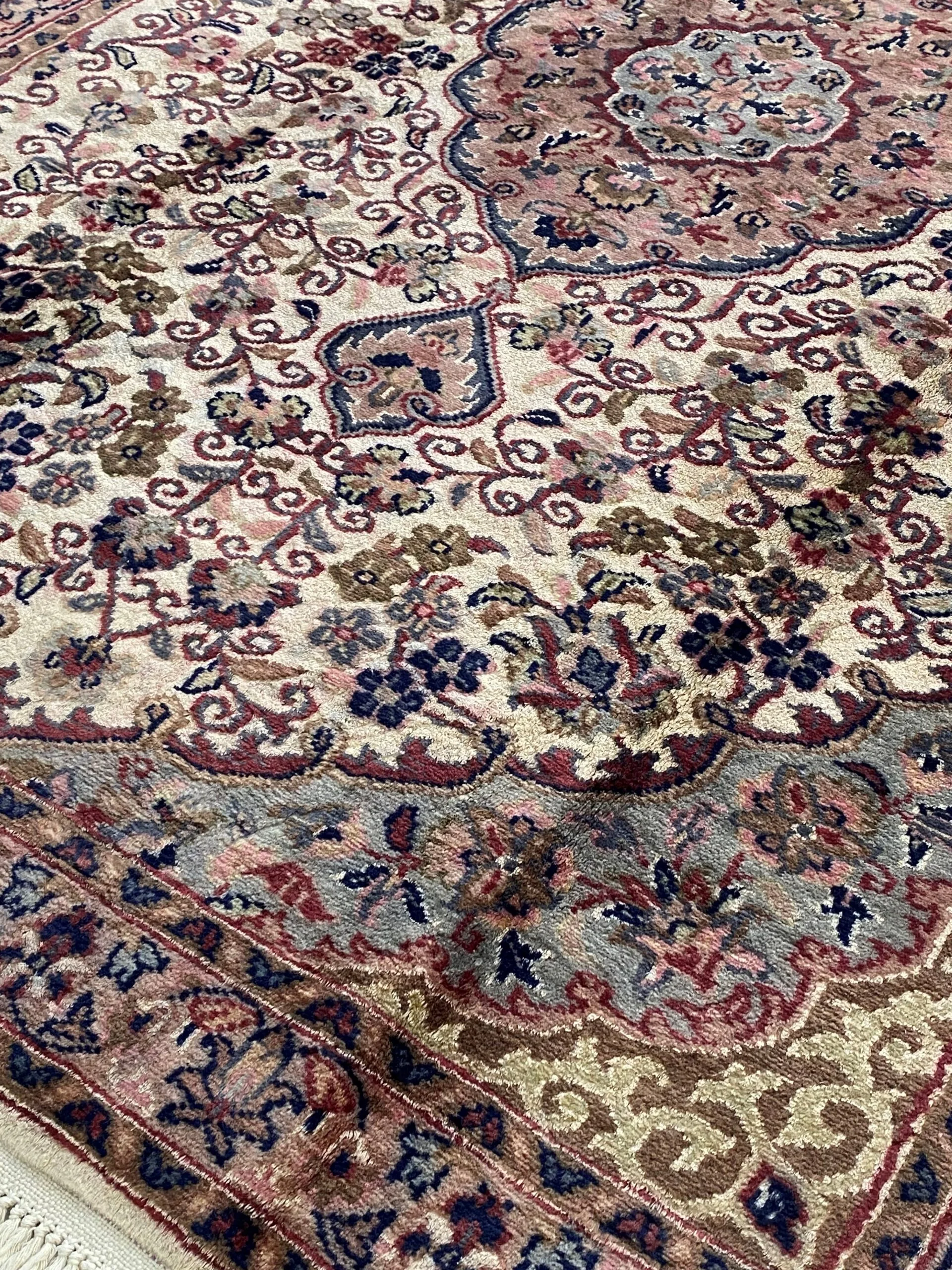 Pakistan Silk Base 126x188 - Image 3